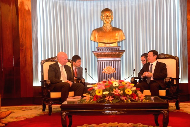 ຫົວໜ້າຄະນະເສດຖະກິດສູນກາງ ຕ້ອນຮັບລັດຖະ ມົນຕີຊ່ວຍວ່າການກະຊວງການຄ້າອາເມລິກາ